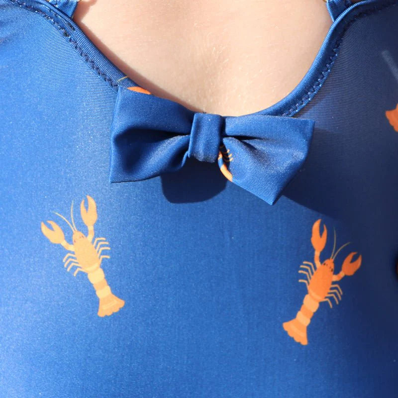 MAILLOT-DE-BAIN-FILLE-BLEU-MARINE-MOTIF-HOMARD-ZOOM-NOEUD-655448