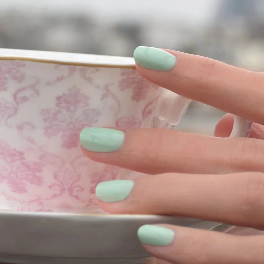 Vernis Mint Green Flash semi permanent Manucurist