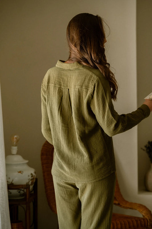 Chemise de pyjama en gaze de coton bio DAPHNÉ - militaire de dos