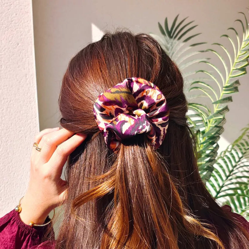 Chouchou Daria dans les cheveux