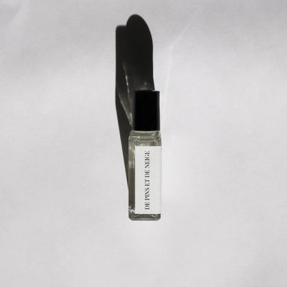 huile de parfum roll on De pins et de neige coté