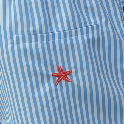 MAILLOT-DE-BAIN-GARCON-BLEU-CIEL-RAYE-BRODERIE-ETOILE-DE-MER-DETAIL-BRODERIE-675520