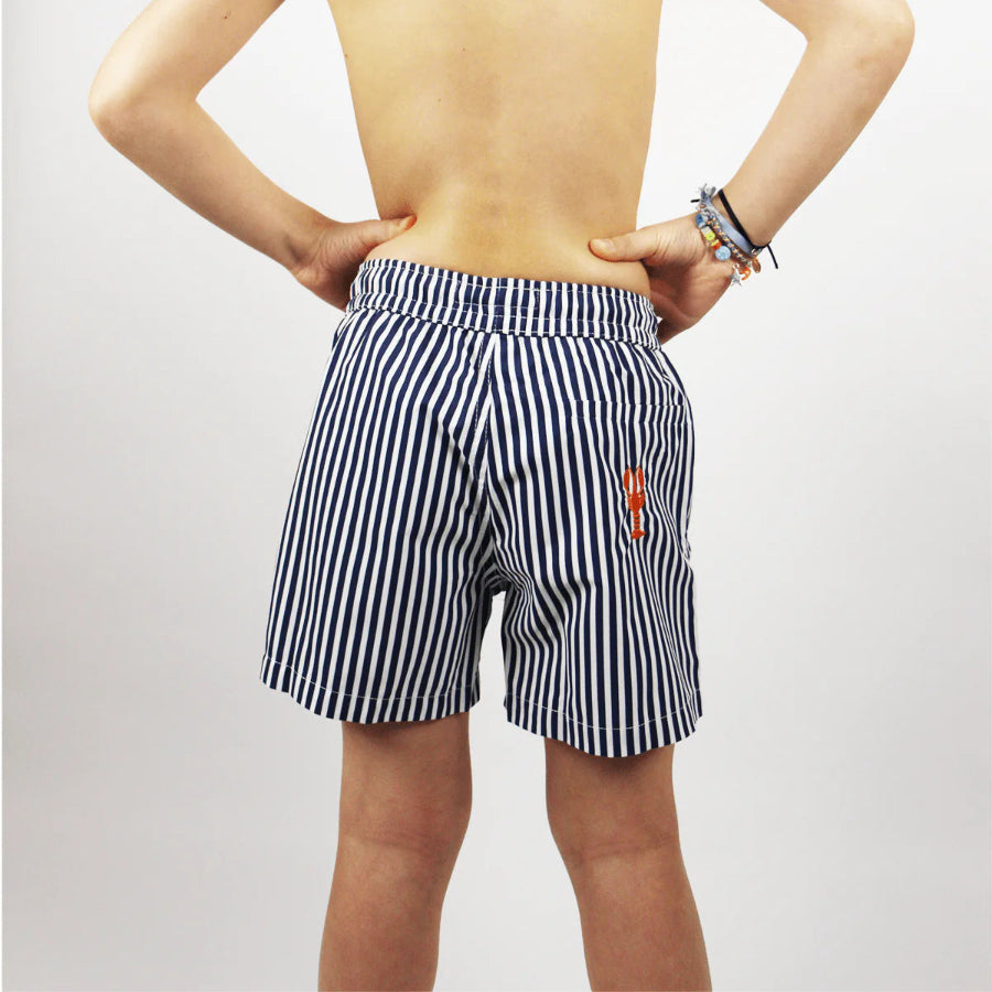 Short-de-bain-enfant-raye-bleu-marine-broderie-homard-dos