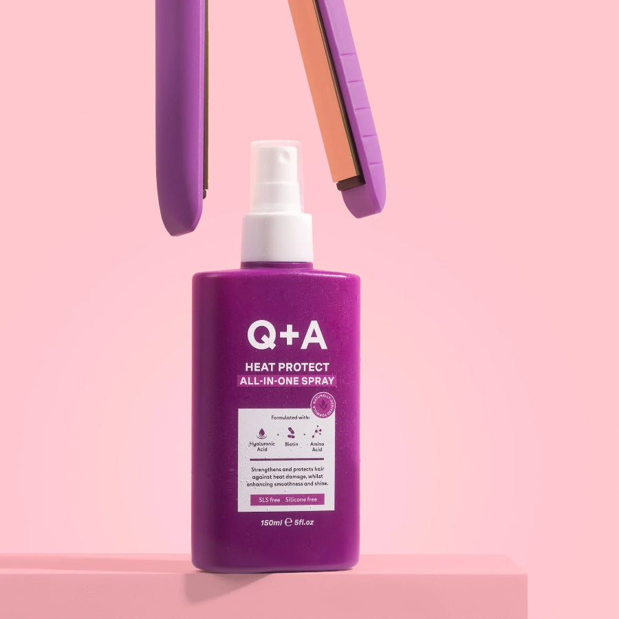 Spray coiffant thermo-protecteur avec fer à lisser