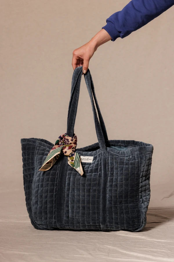 Foulard - September Macadamia sur un sac