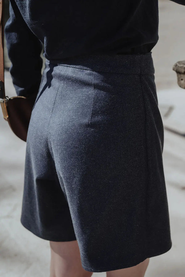 arrière de la jupe short croisette denim
