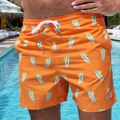 maillot-de-bain-homme-recycle-orange-motif-surf-face